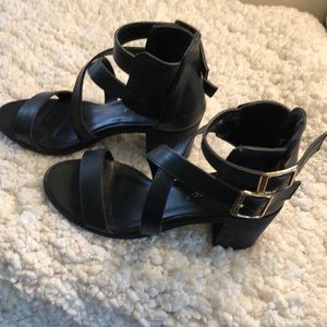 Reneeze Chunky Heel Black Sandals